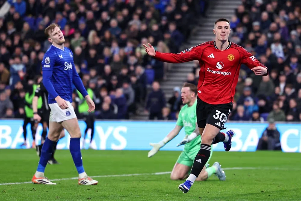 เบนจามิน เชชโก้ ฉลองประตูชัยให้กับผีแดง