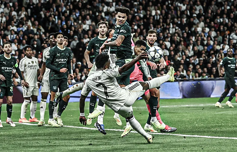 นักเตะแมนซิตี้เดินออกจากสนามด้วยท่าทางผิดหวังหลังพ่ายแพ้ยับเยินในศึก UCL