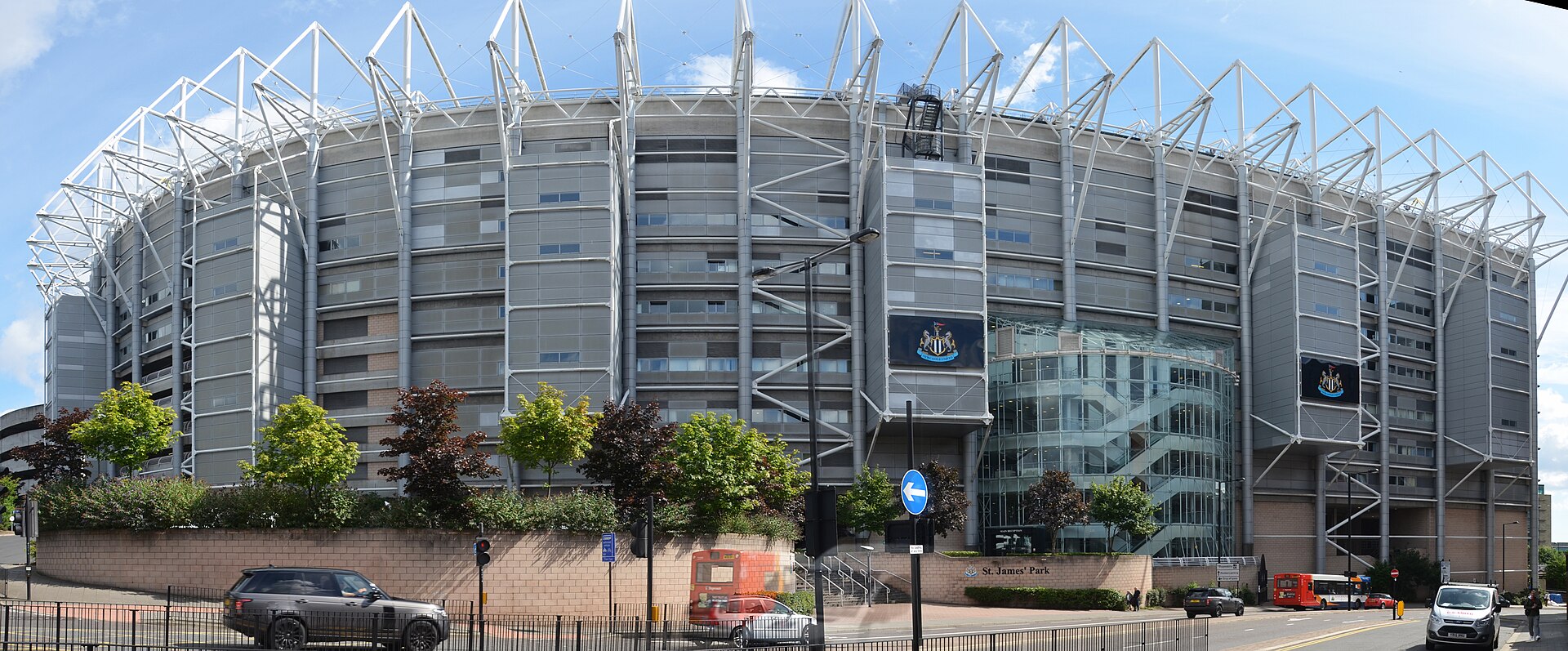 ภาพถ่ายพาโนรามาด้านนอกสนาม St James’ Park ของ Newcastle United