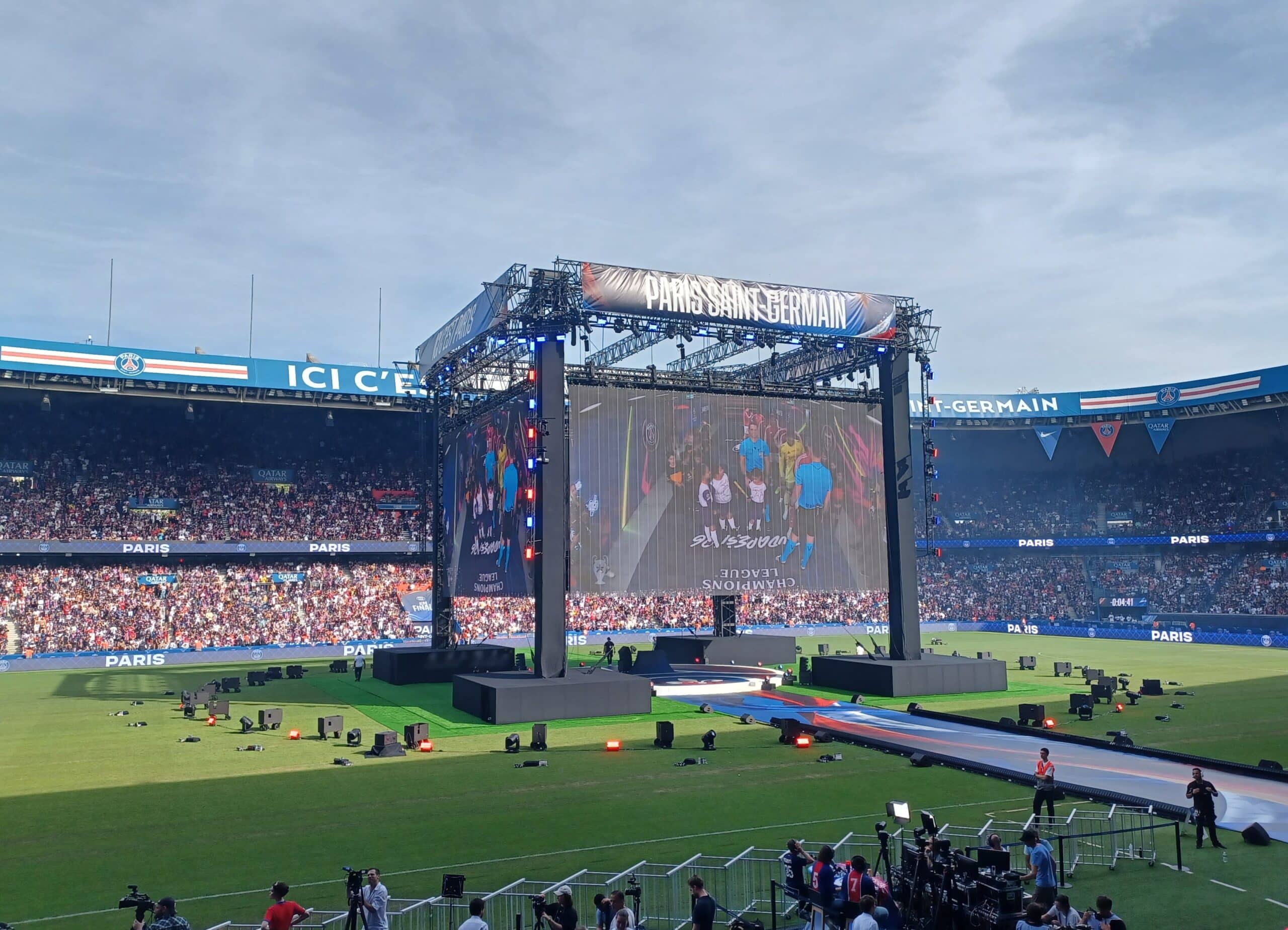 บรรยากาศฉลองนัดชิงยูฟ่า แชมเปียนส์ลีก 2026 ที่ Parc des Princes