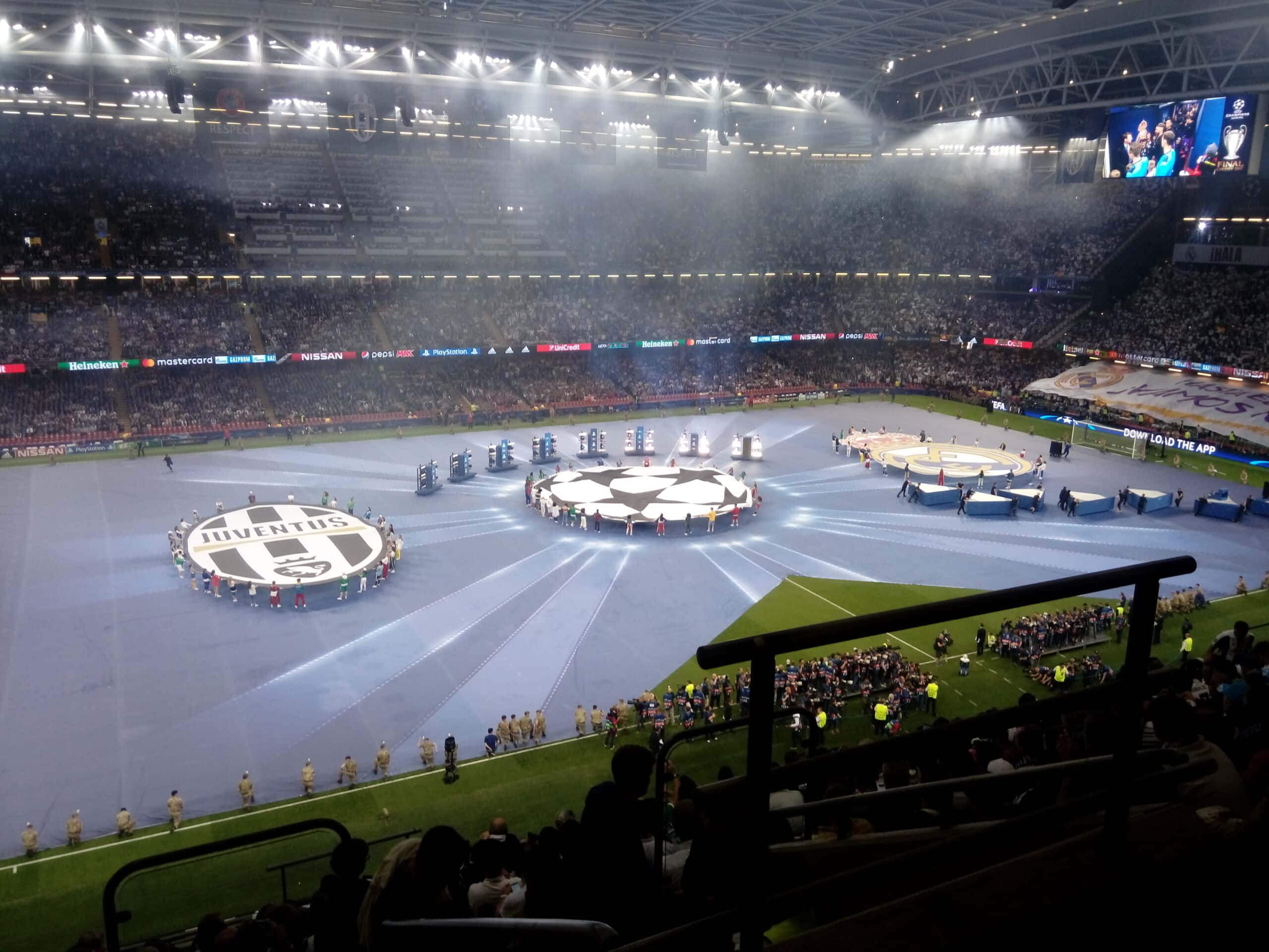 บรรยากาศการแข่งขันยูฟ่า แชมเปียนส์ลีกภายในสนาม