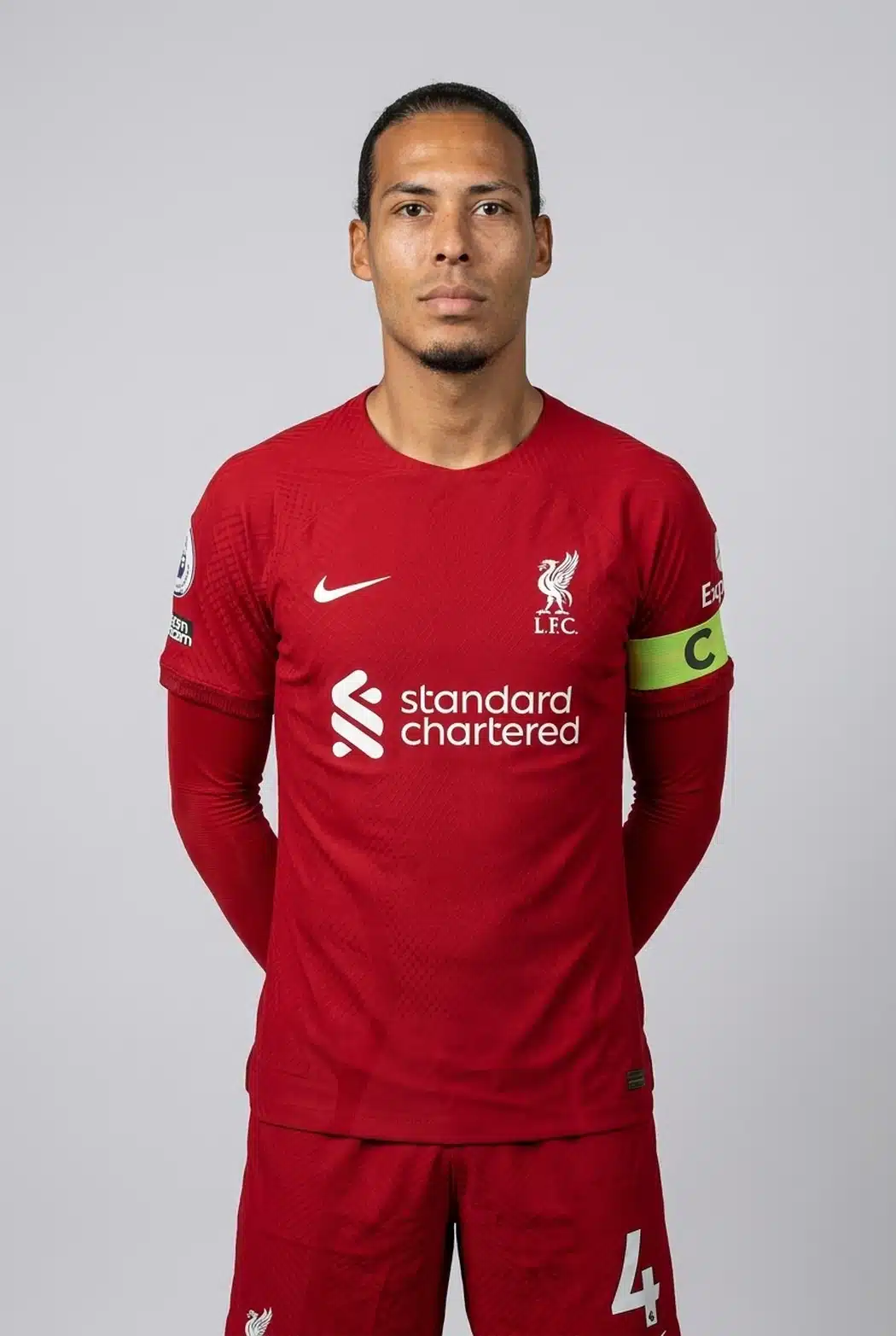 Virgil van Dijk เฟอร์จิล ฟาน ไดจ์ค ในชุด Liverpool FC ภาพโปรไฟล์นักเตะ