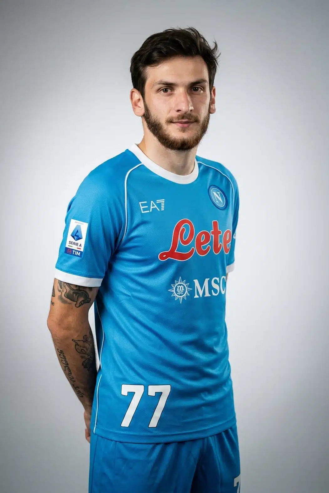 Khvicha Kvaratskhelia ควิชา ควารัตสเคเลีย ในชุดสโมสร SSC Napoli ภาพโปรไฟล์นักเตะ